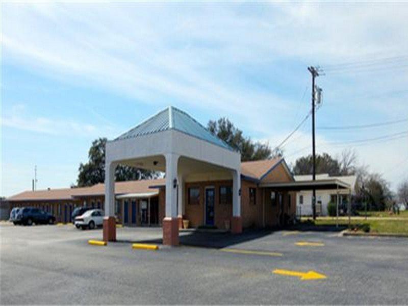 Americas Best Value Inn Comanche Exterior photo