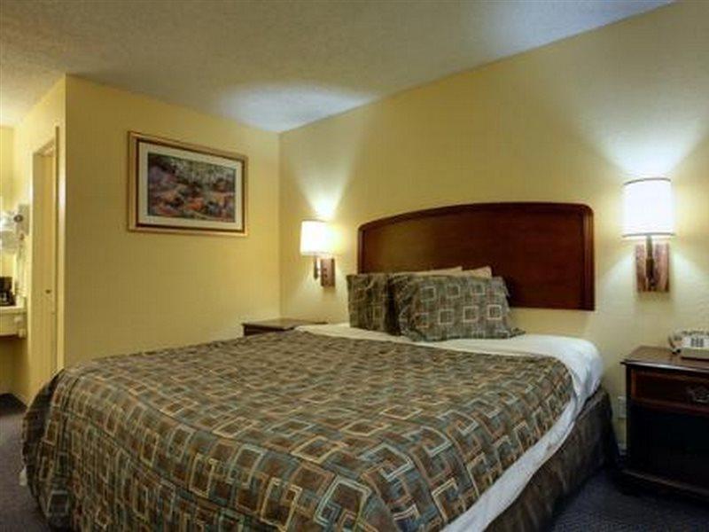 Americas Best Value Inn Comanche Exterior photo