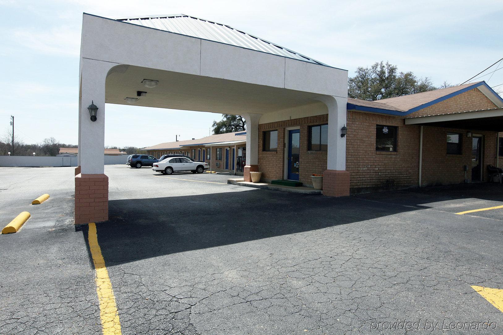 Americas Best Value Inn Comanche Exterior photo