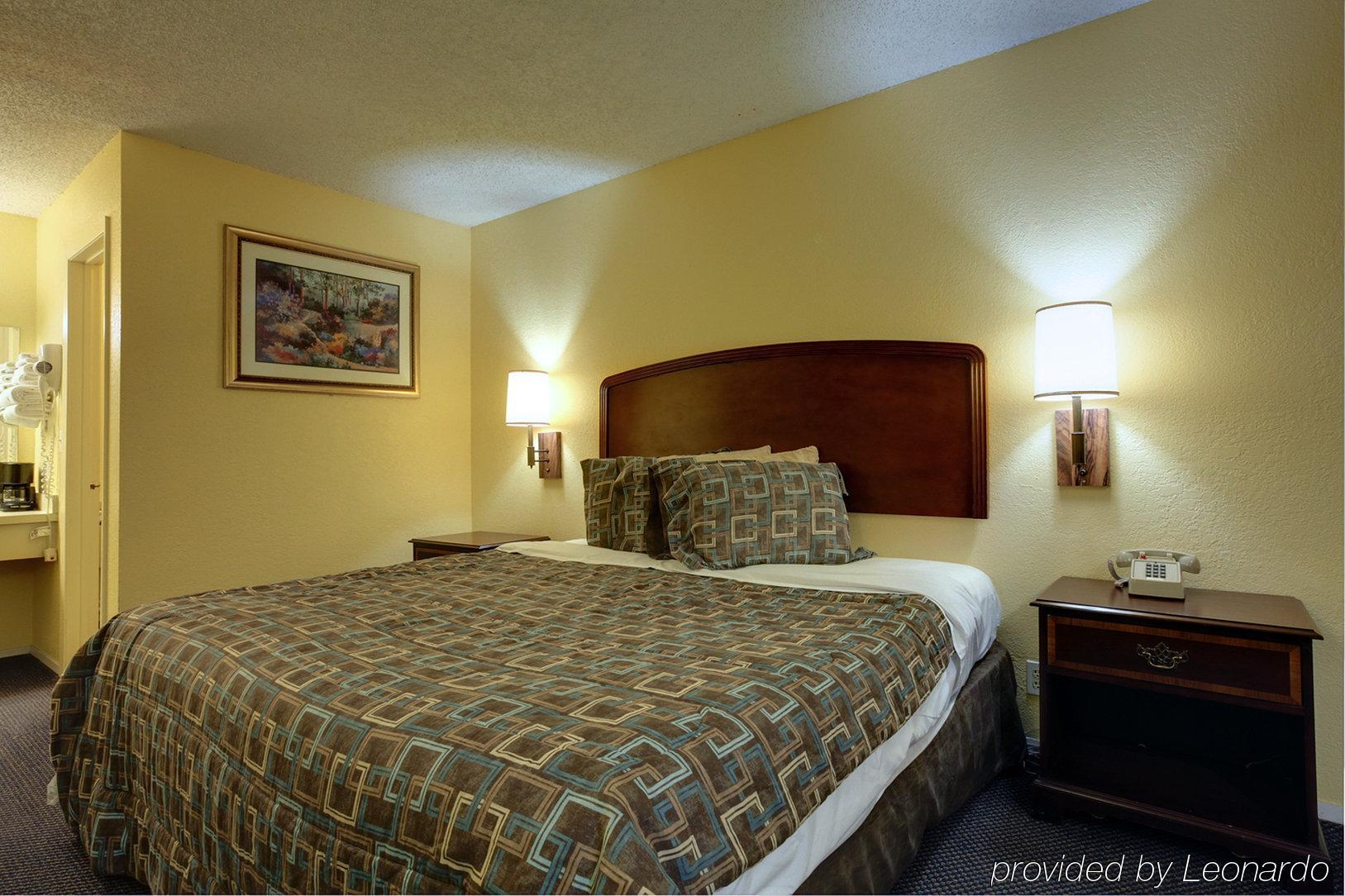 Americas Best Value Inn Comanche Exterior photo